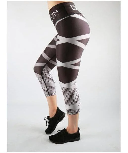 Combat Dollies Carbon Steel Capri Fitness Leggings Trendy Sporty Compression Leggings