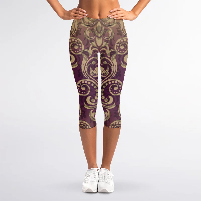 Vintage Western Damask Floral Print Women's Capri Leggings Comfortable Plus Size Leggings