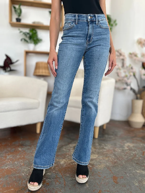 Judy Blue Full Size Mid-Rise Waist Straight Jeans Chic Faded Blue Jeans